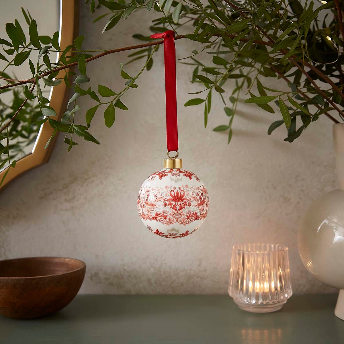 Morris & Co. MorrisStrawberry Thief Madder Bauble